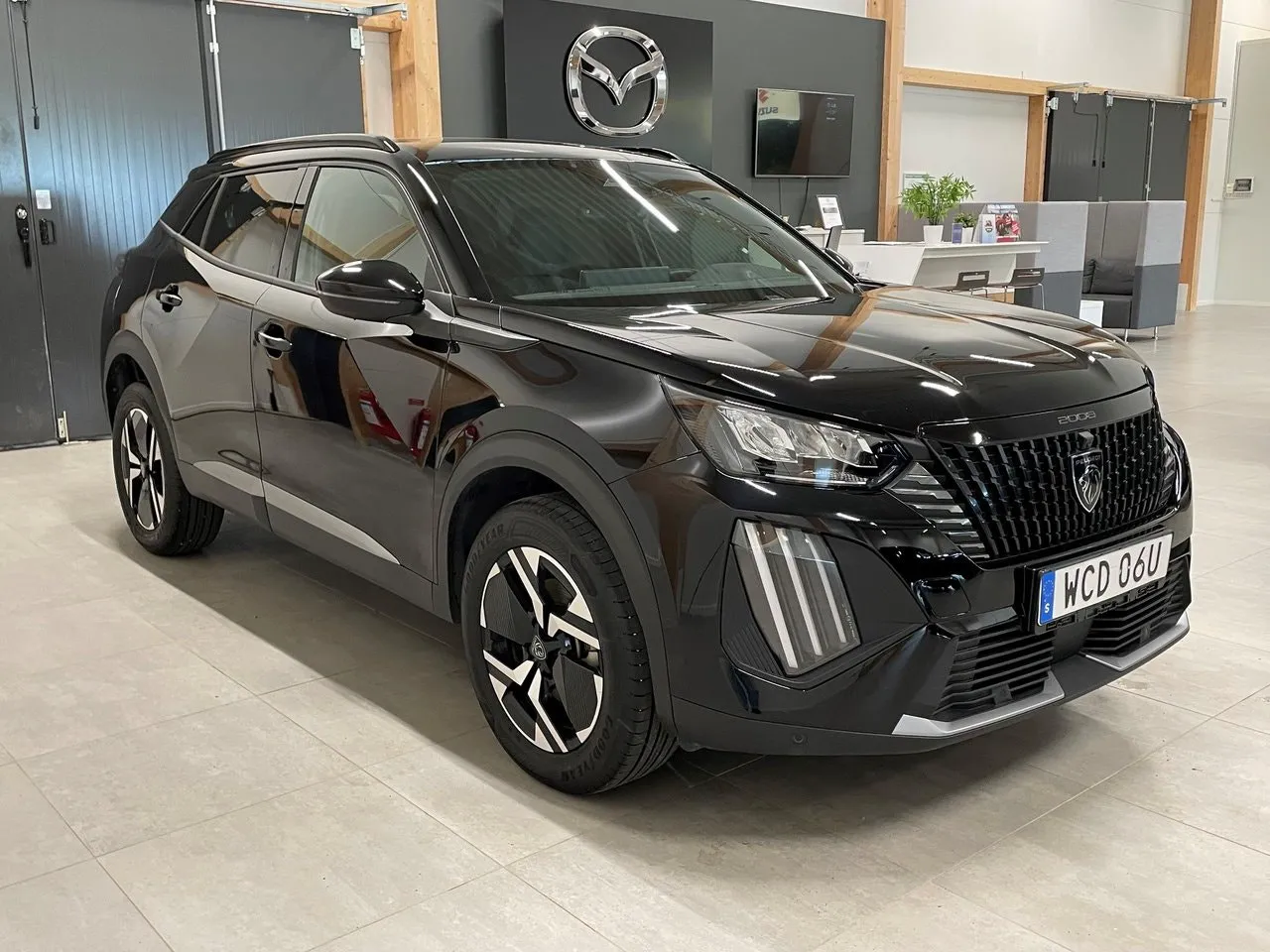 Vehicle image 4