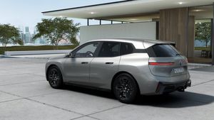 BMW iX bild 2