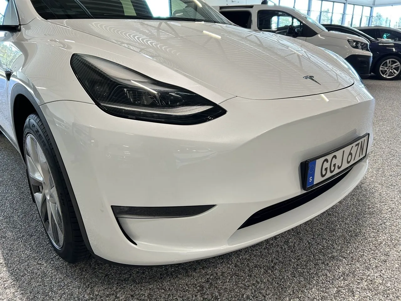 Vehicle image 5