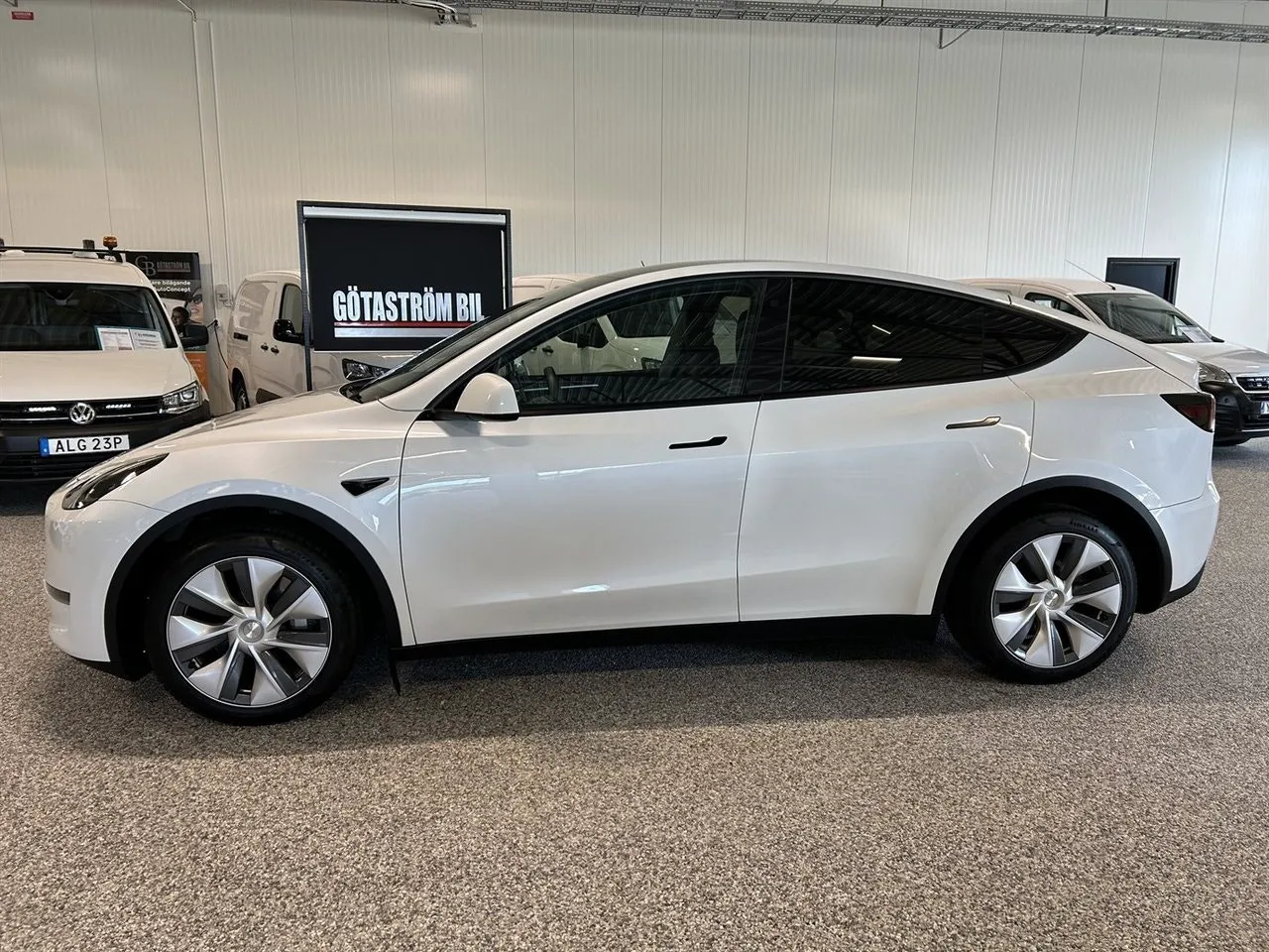 Vehicle image 8