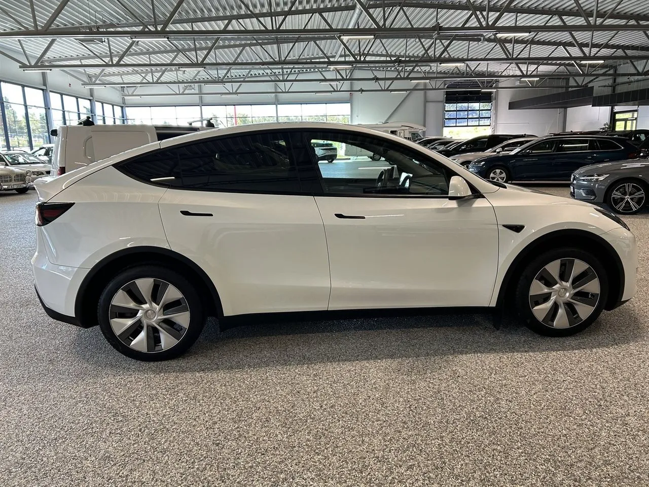 Vehicle image 6