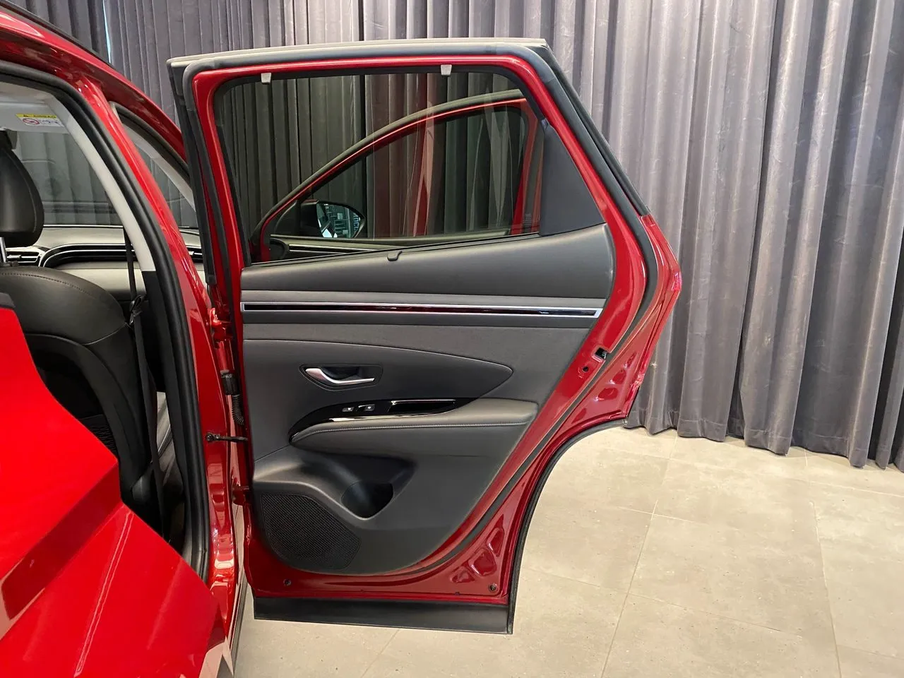 Vehicle image 32