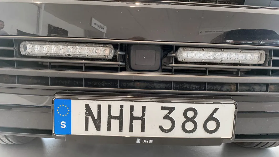Vehicle image 16