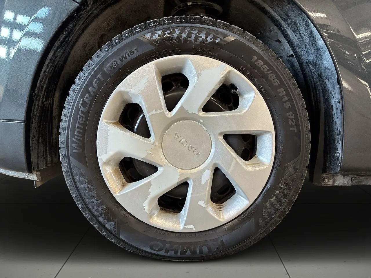 Vehicle image 13