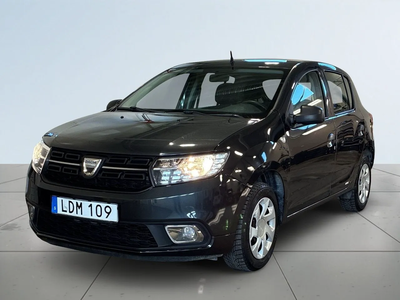 Vehicle image 15