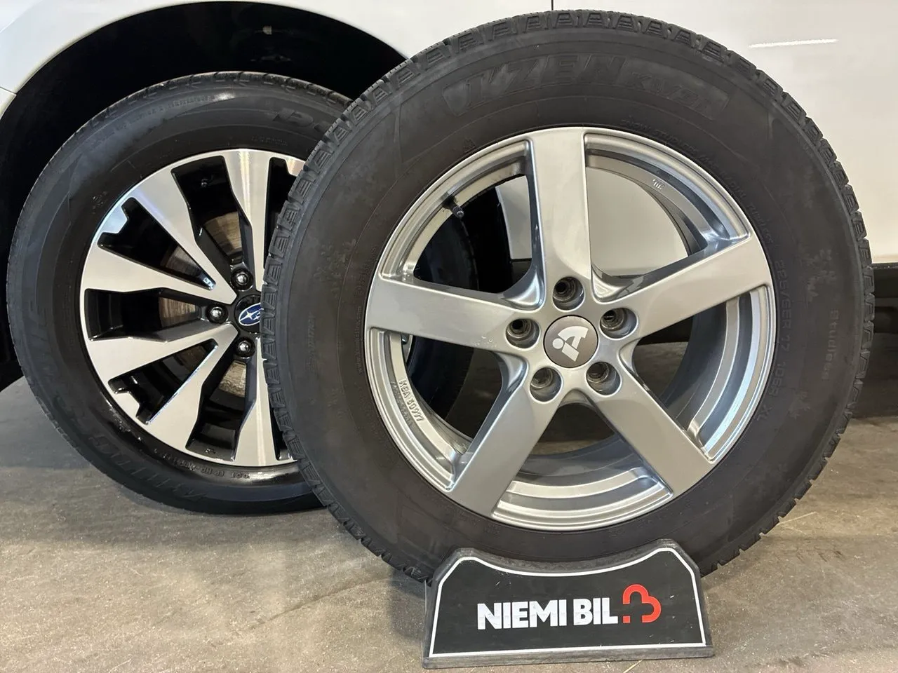 Vehicle image 16