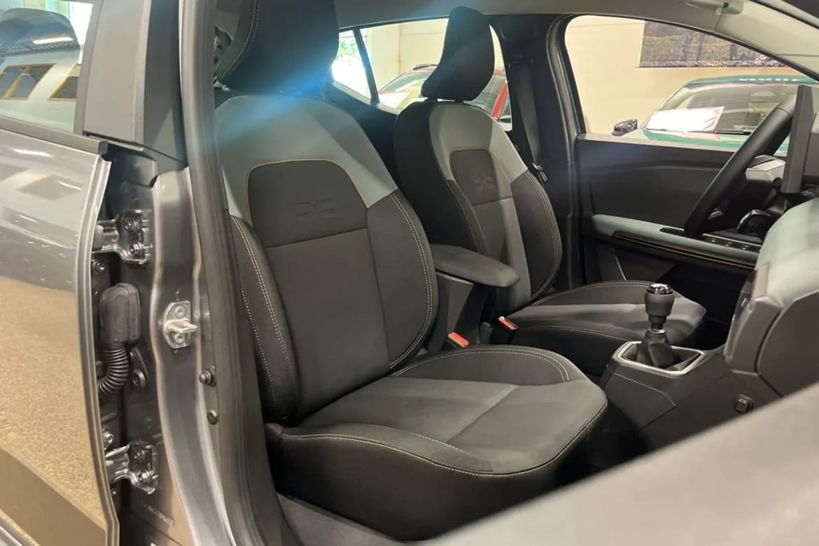 Vehicle image 7