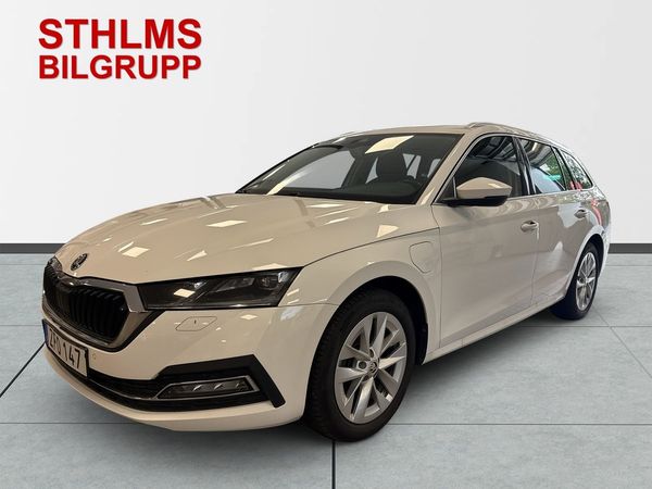 Skoda Octavia Kombi iV Style Euro 6 Plug-In Värmare Digital Cockpit - 2022