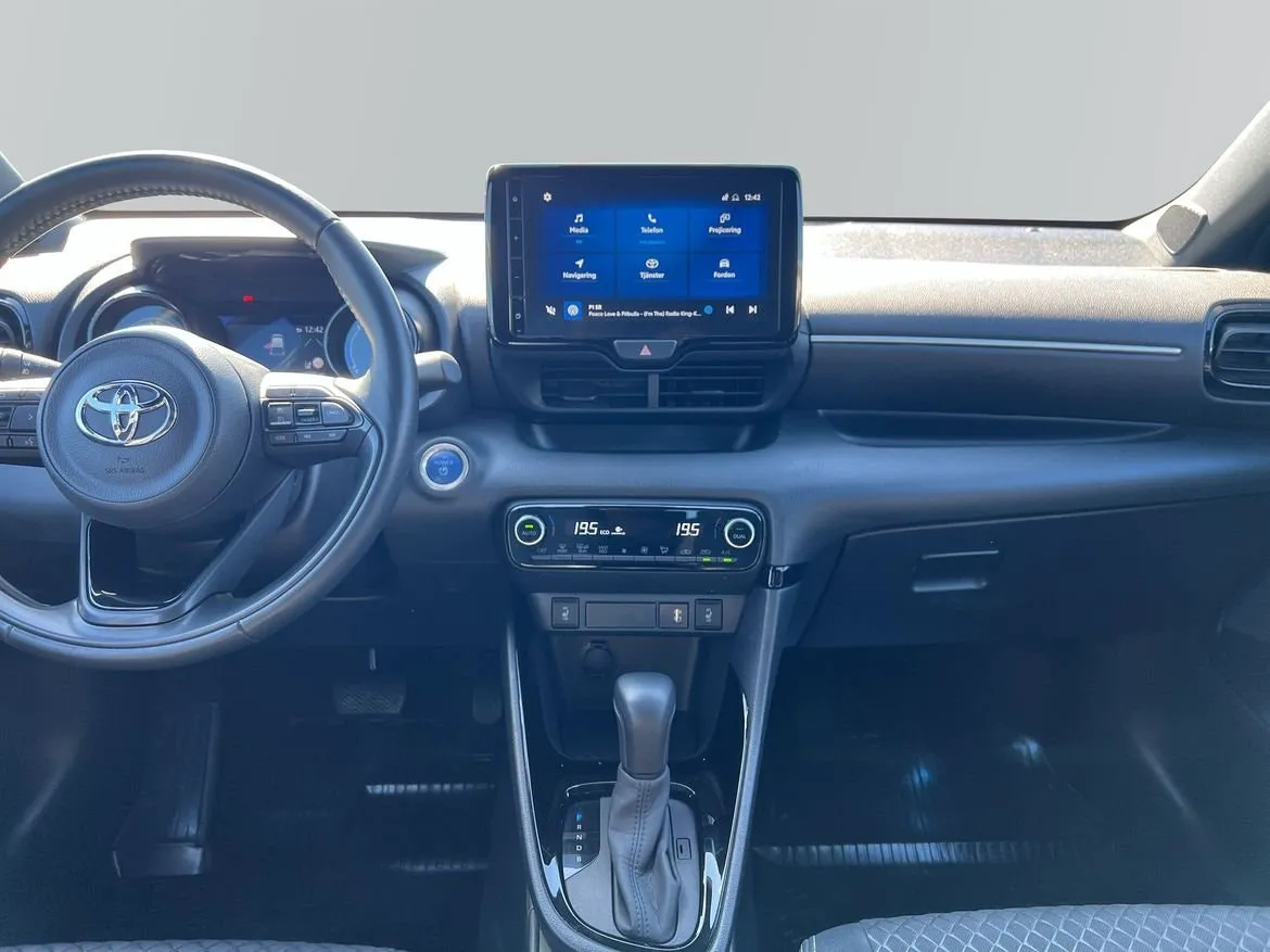 Vehicle image 7
