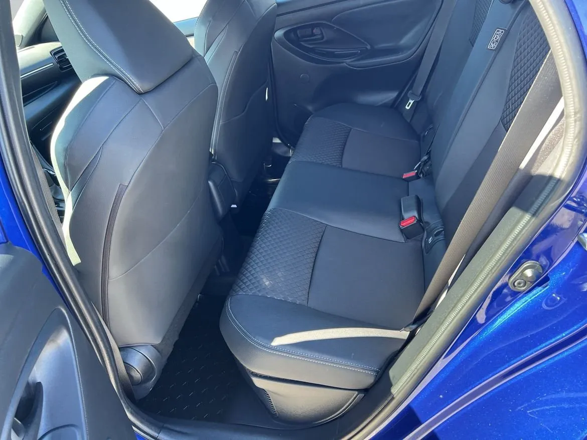 Vehicle image 6