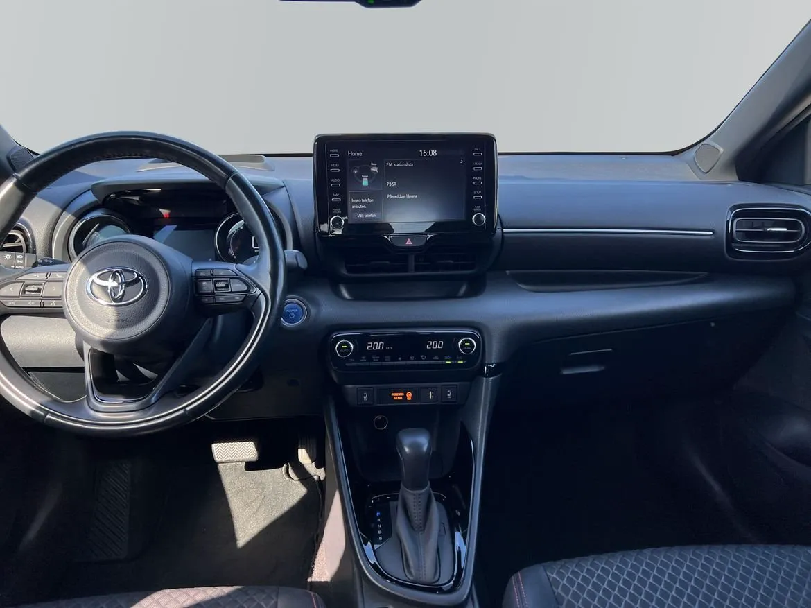 Vehicle image 6