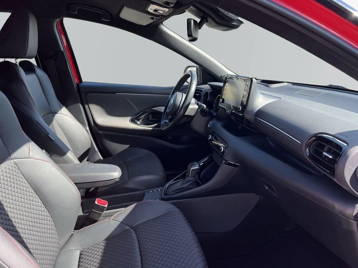 Vehicle image 5
