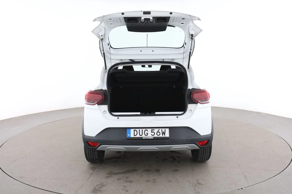 Vehicle image 16