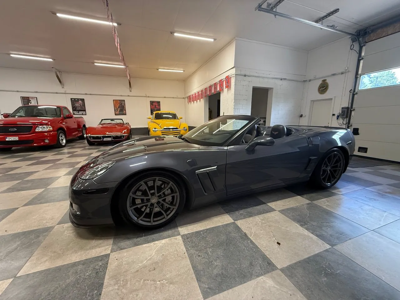 Vehicle image 6