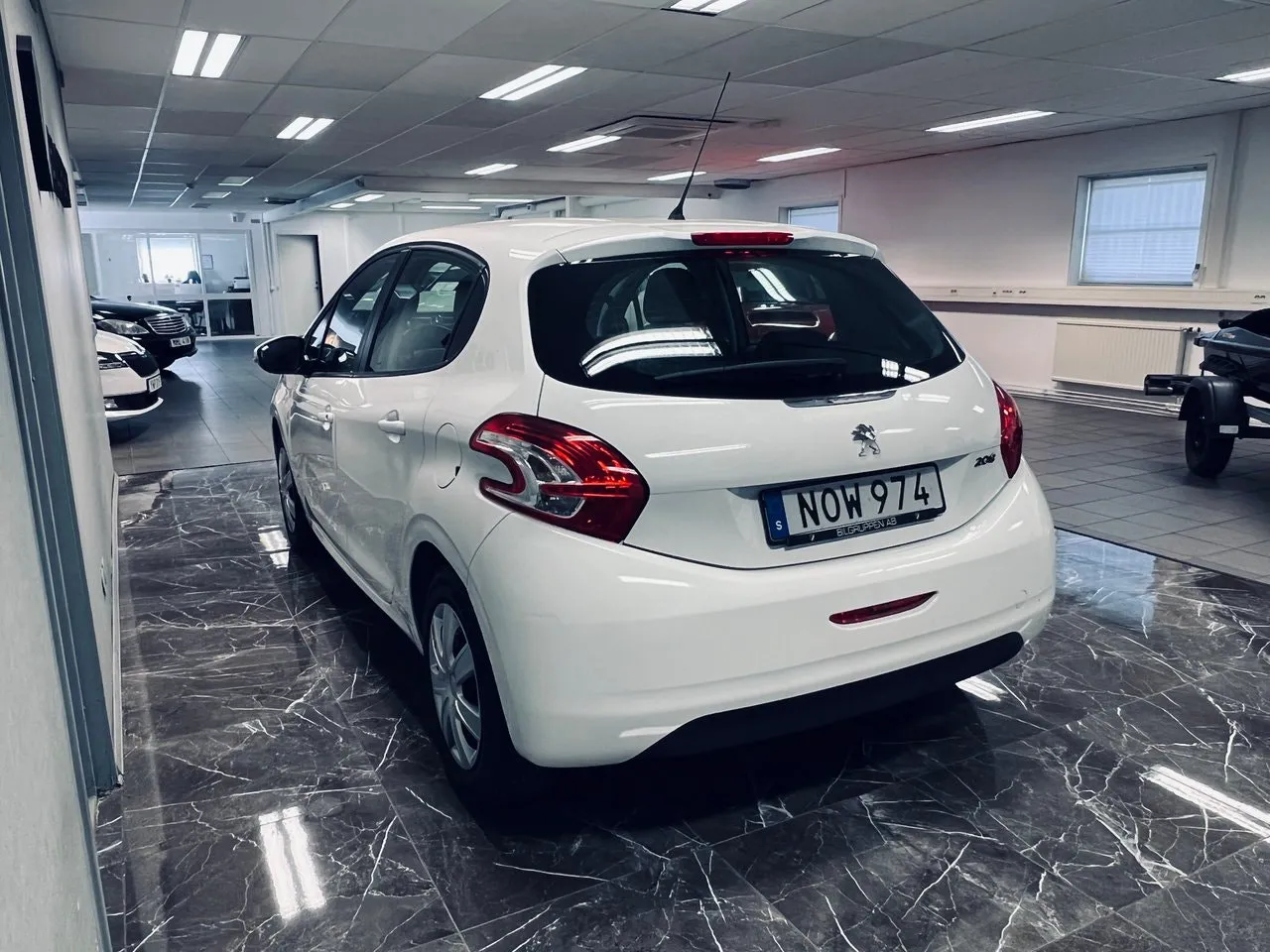 Vehicle image 5