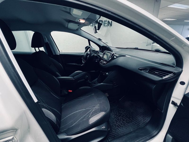 Peugeot 208 bild 8