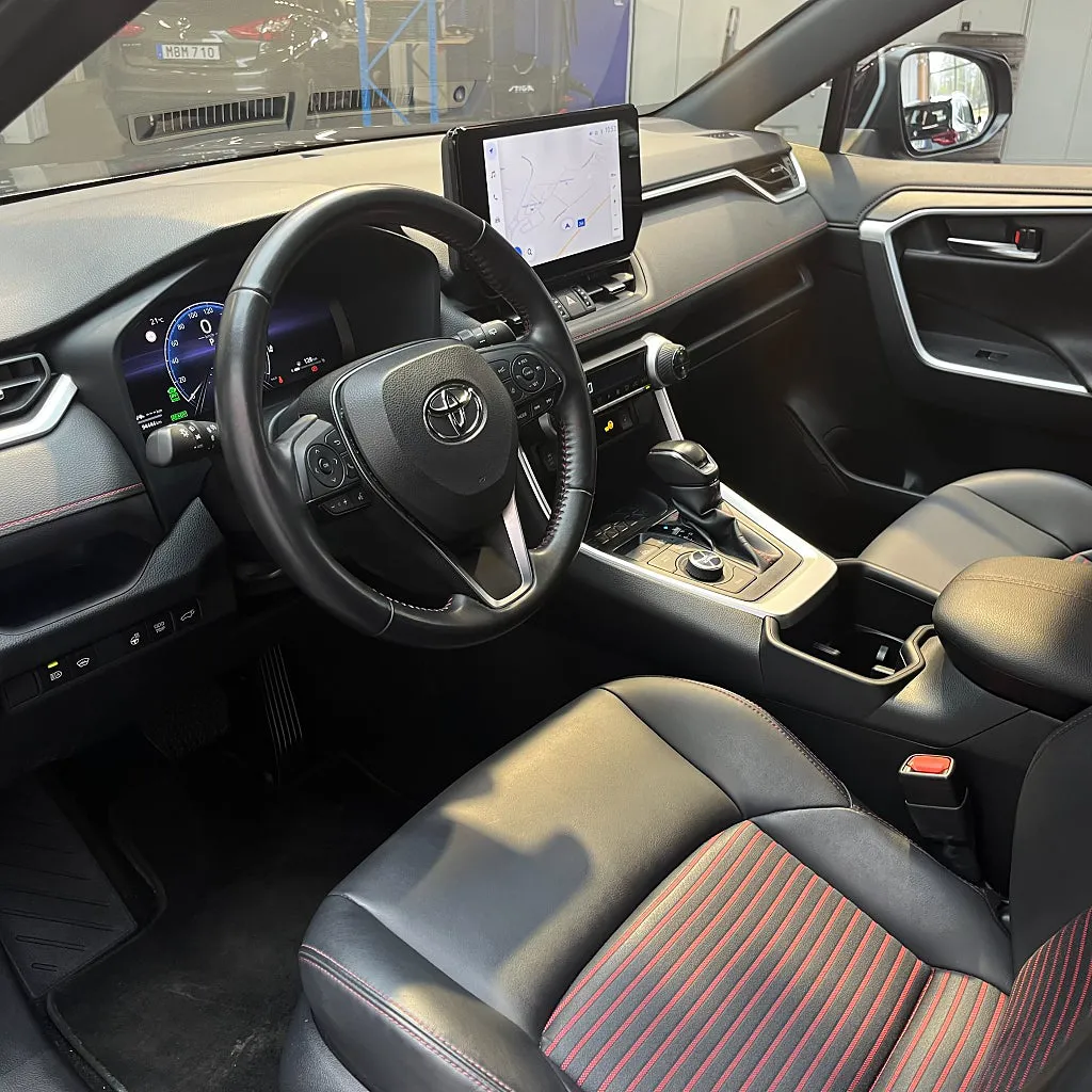 Vehicle image 8