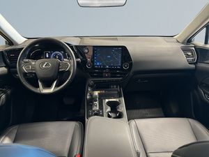 Lexus NX bild 8