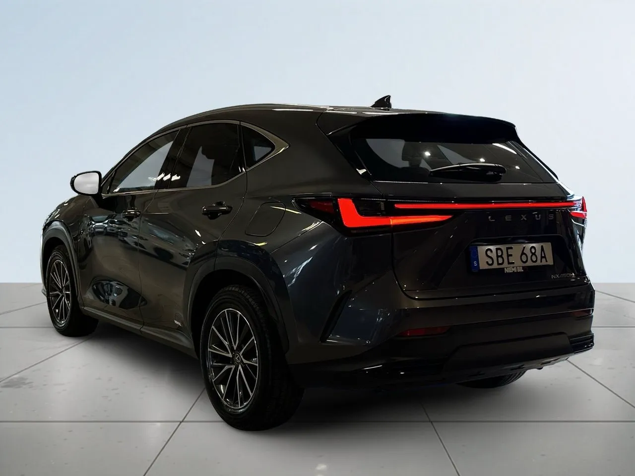 Vehicle image 4