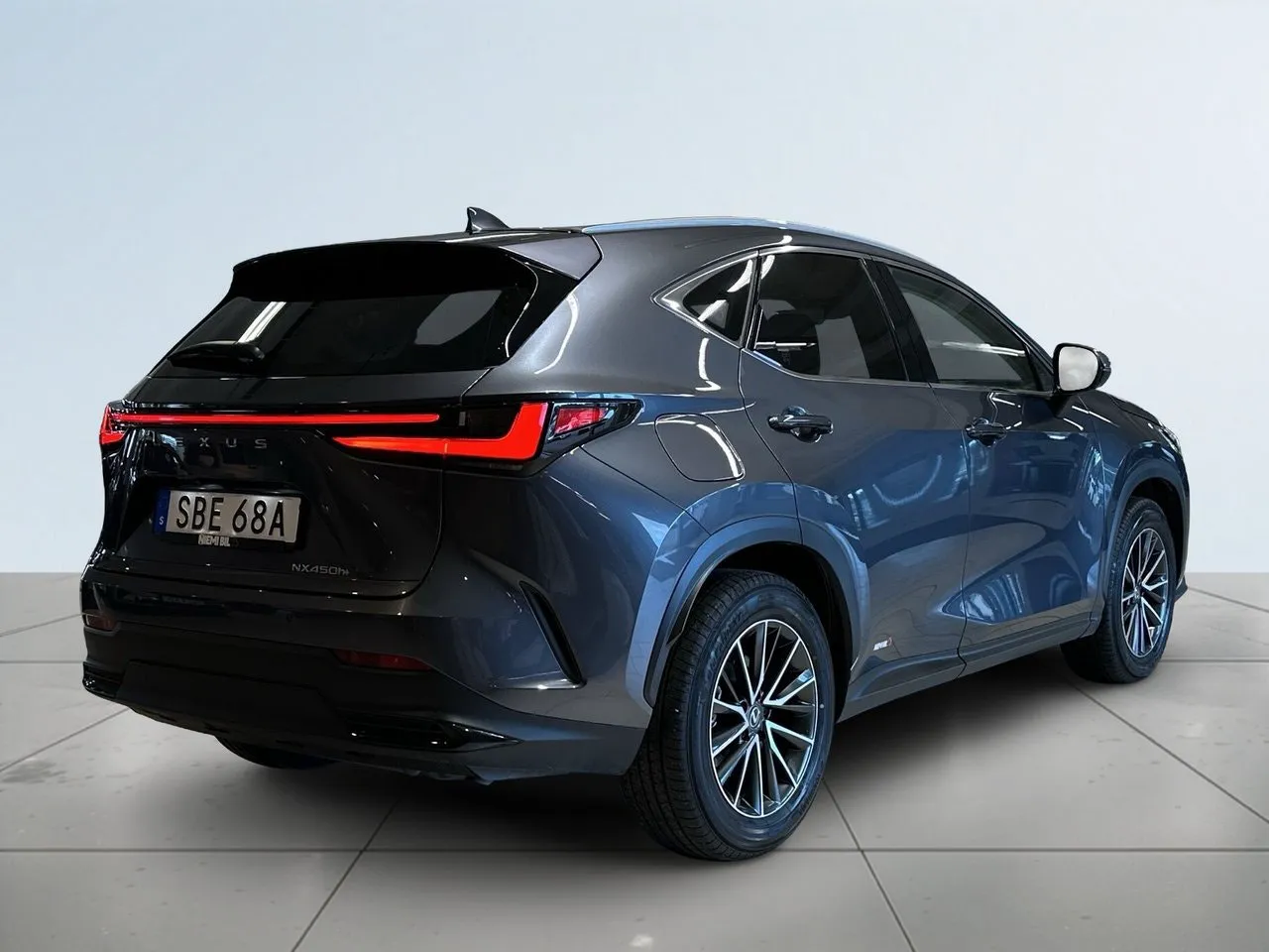 Vehicle image 5