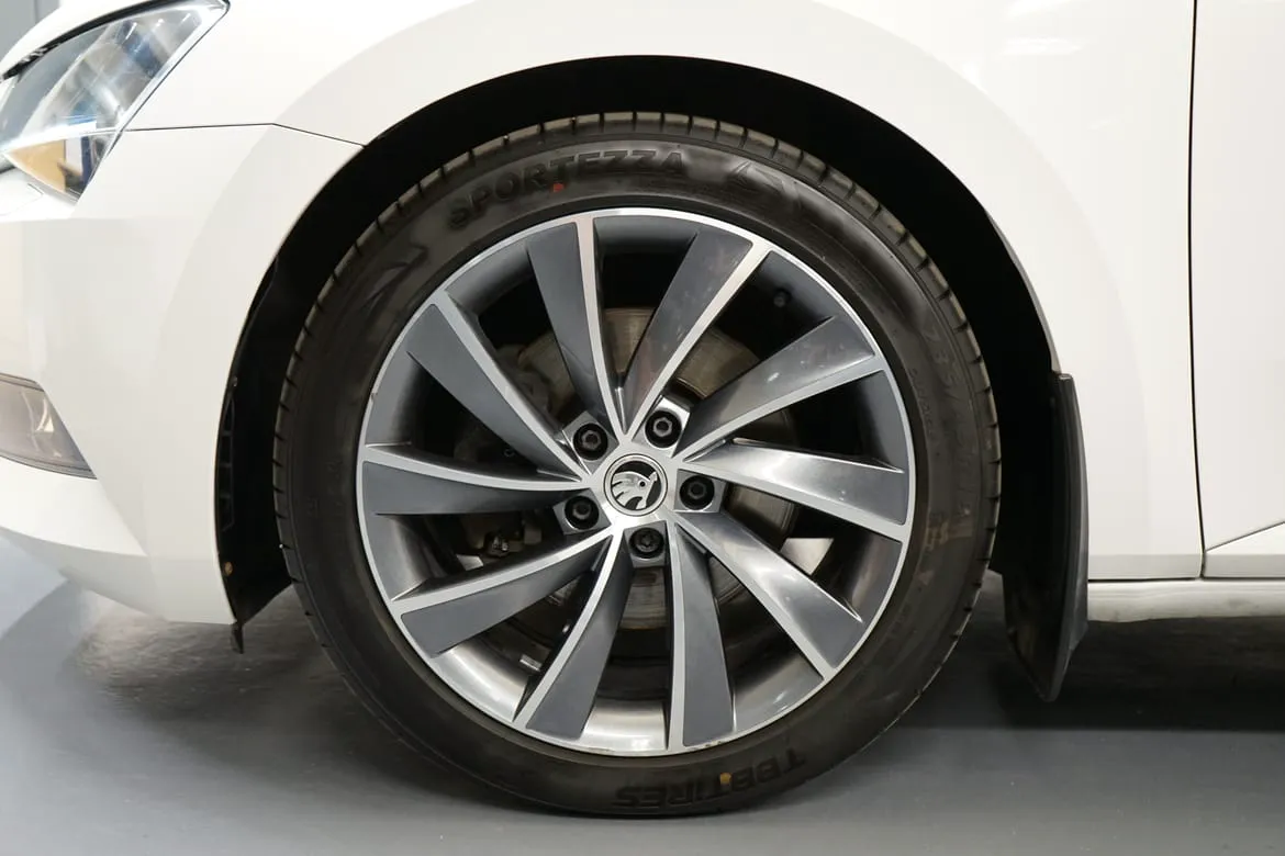 Vehicle image 21
