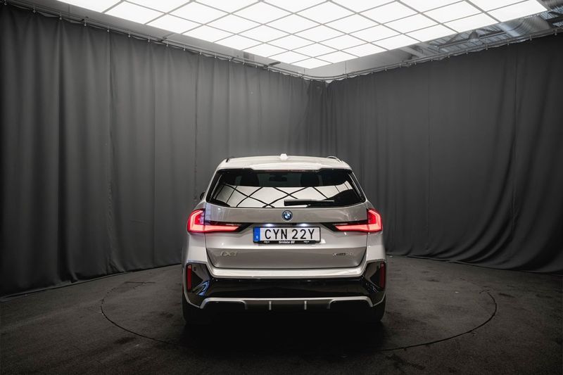 BMW iX1 bild 8