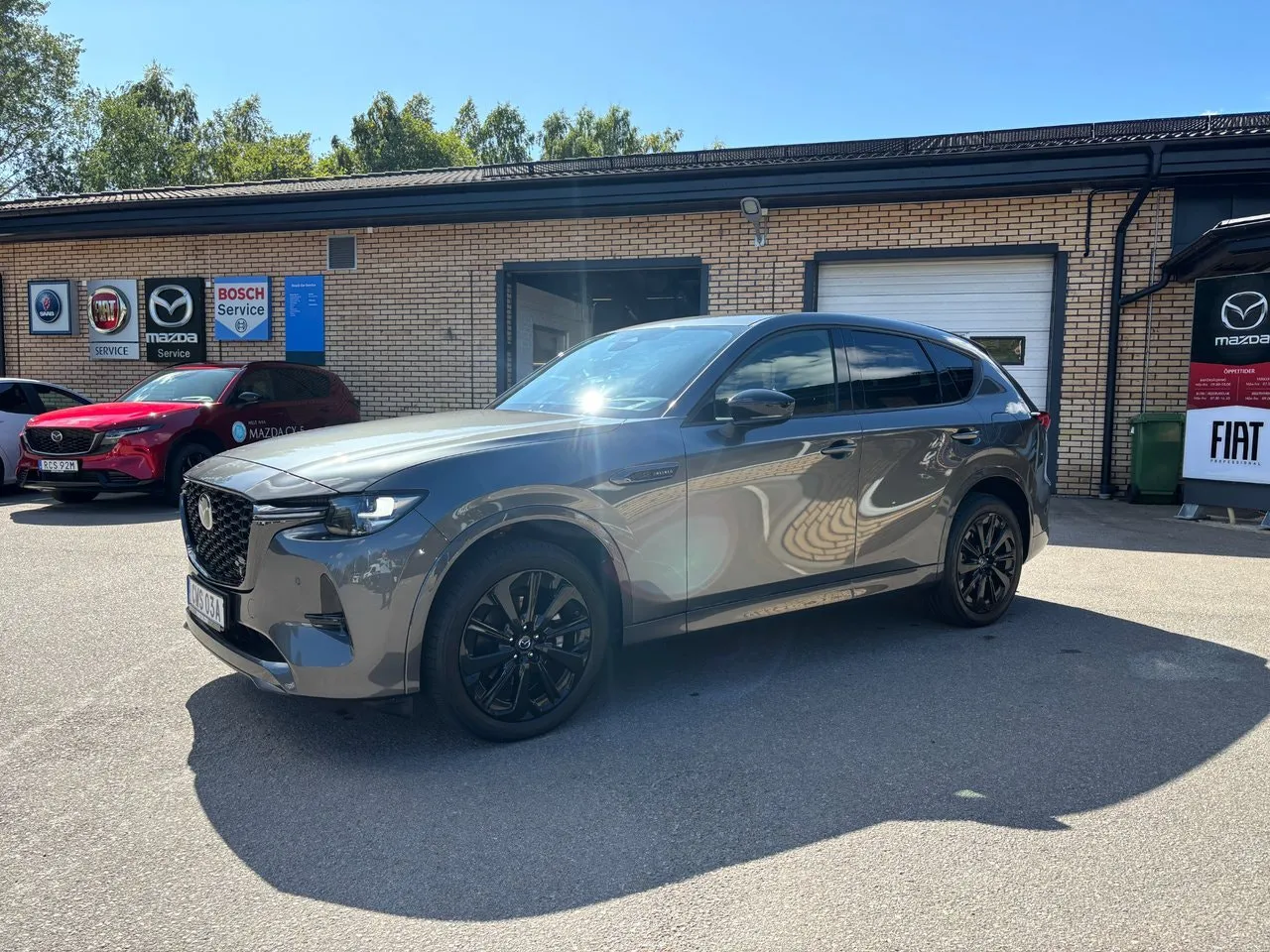 Vehicle image 5