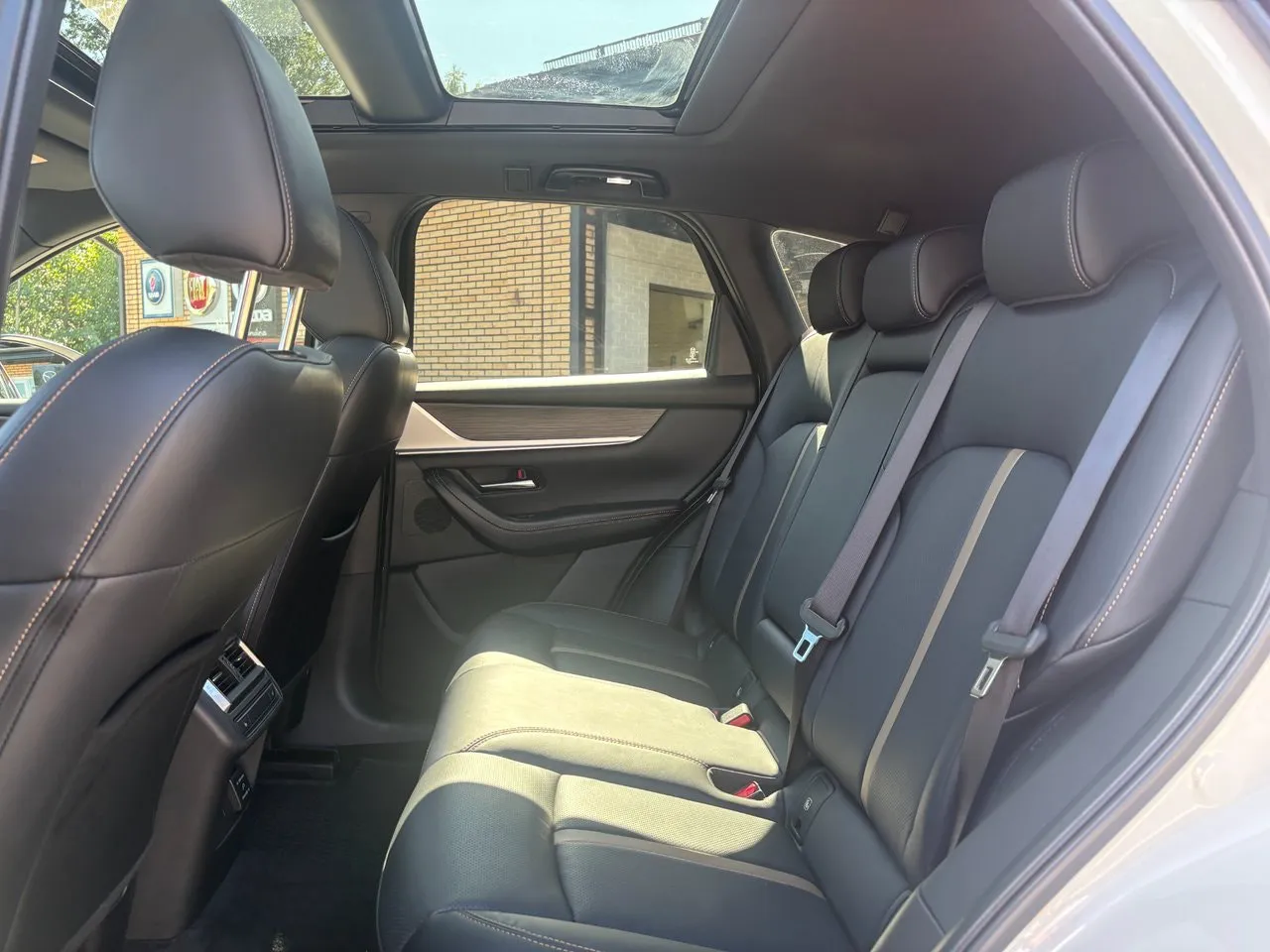 Vehicle image 25