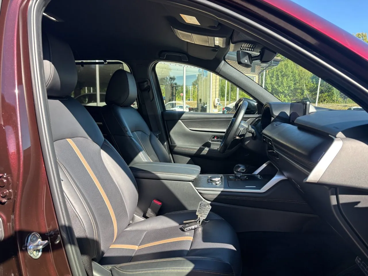 Vehicle image 32