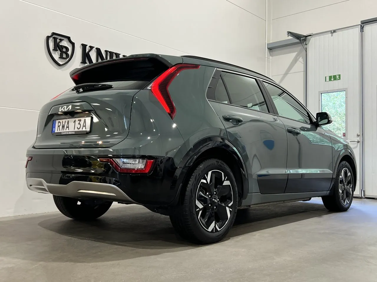 Vehicle image 25