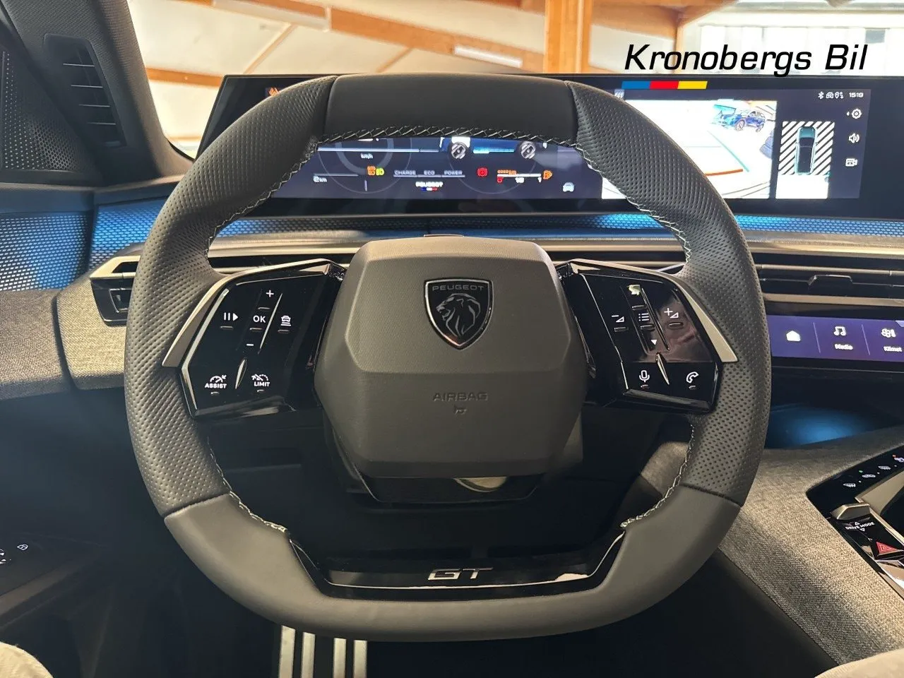 Vehicle image 18