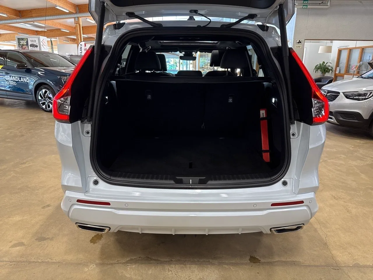 Vehicle image 13