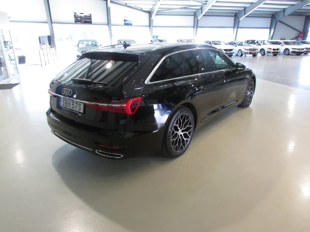 Vehicle image 4