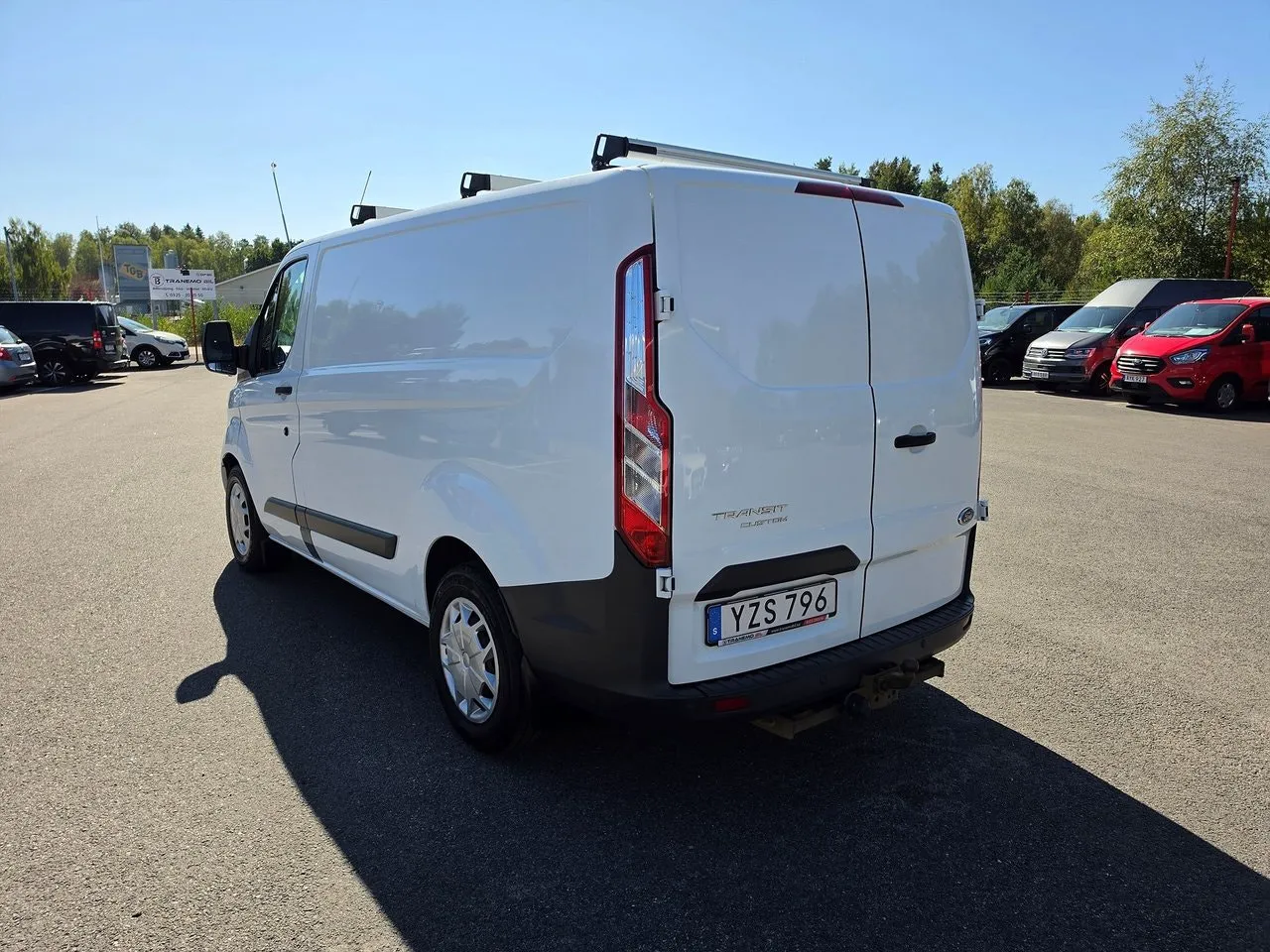 Vehicle image 7