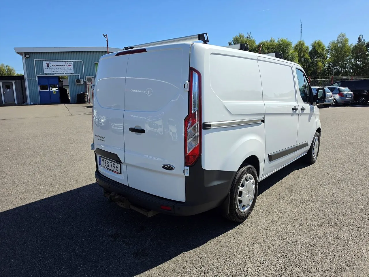 Vehicle image 3