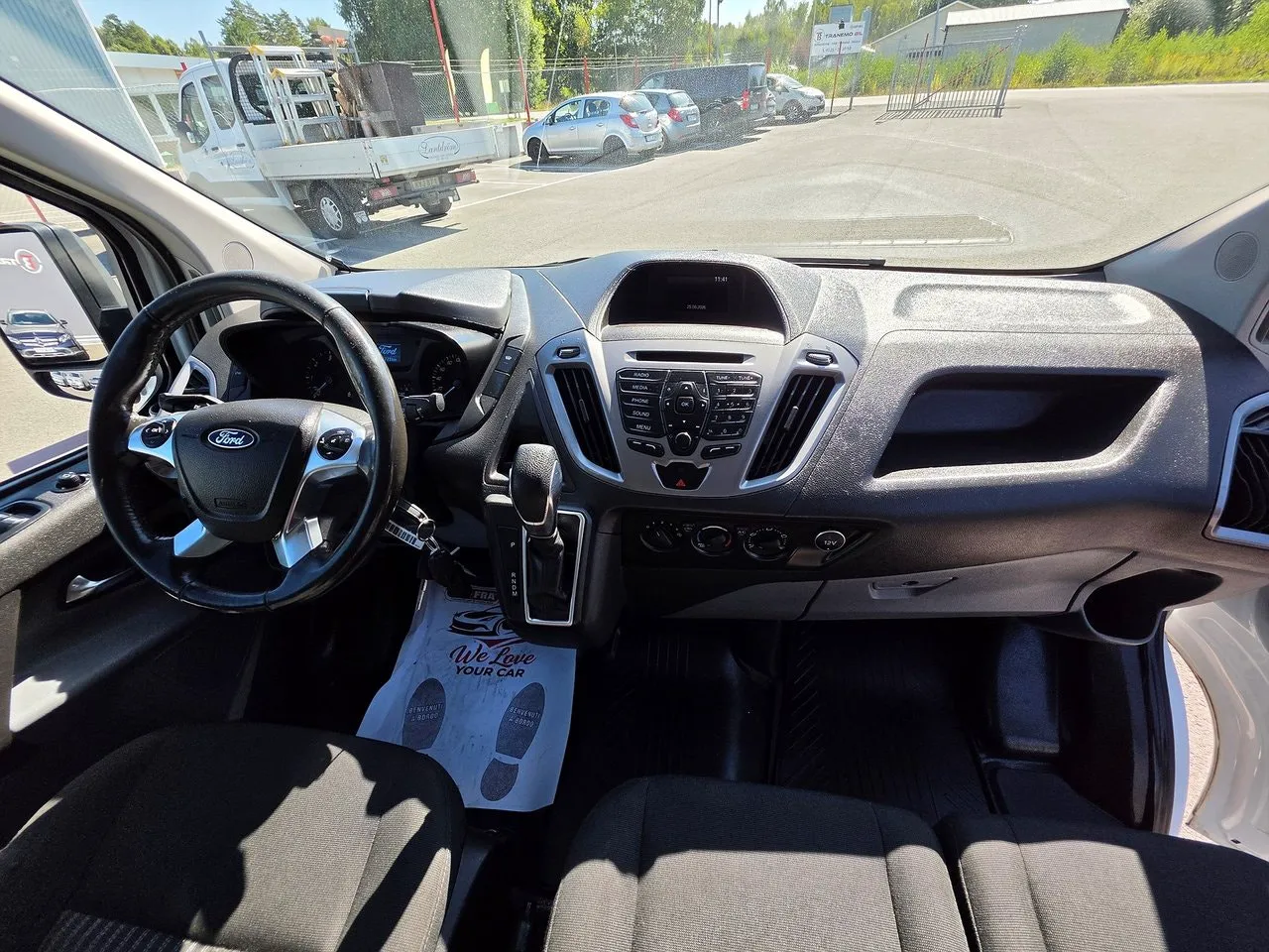 Vehicle image 15