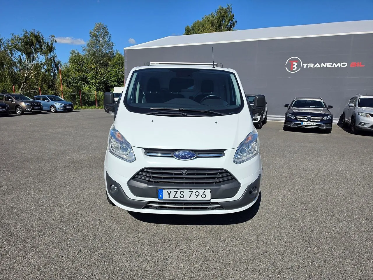 Vehicle image 10