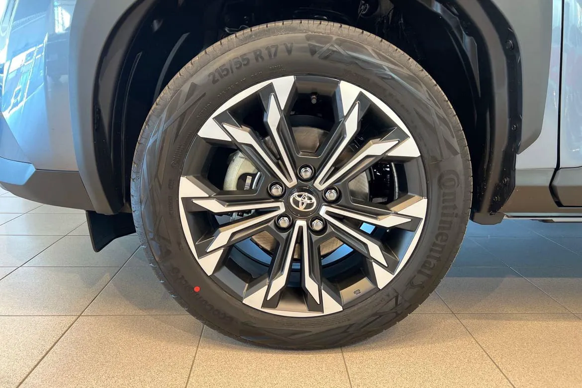 Vehicle image 14