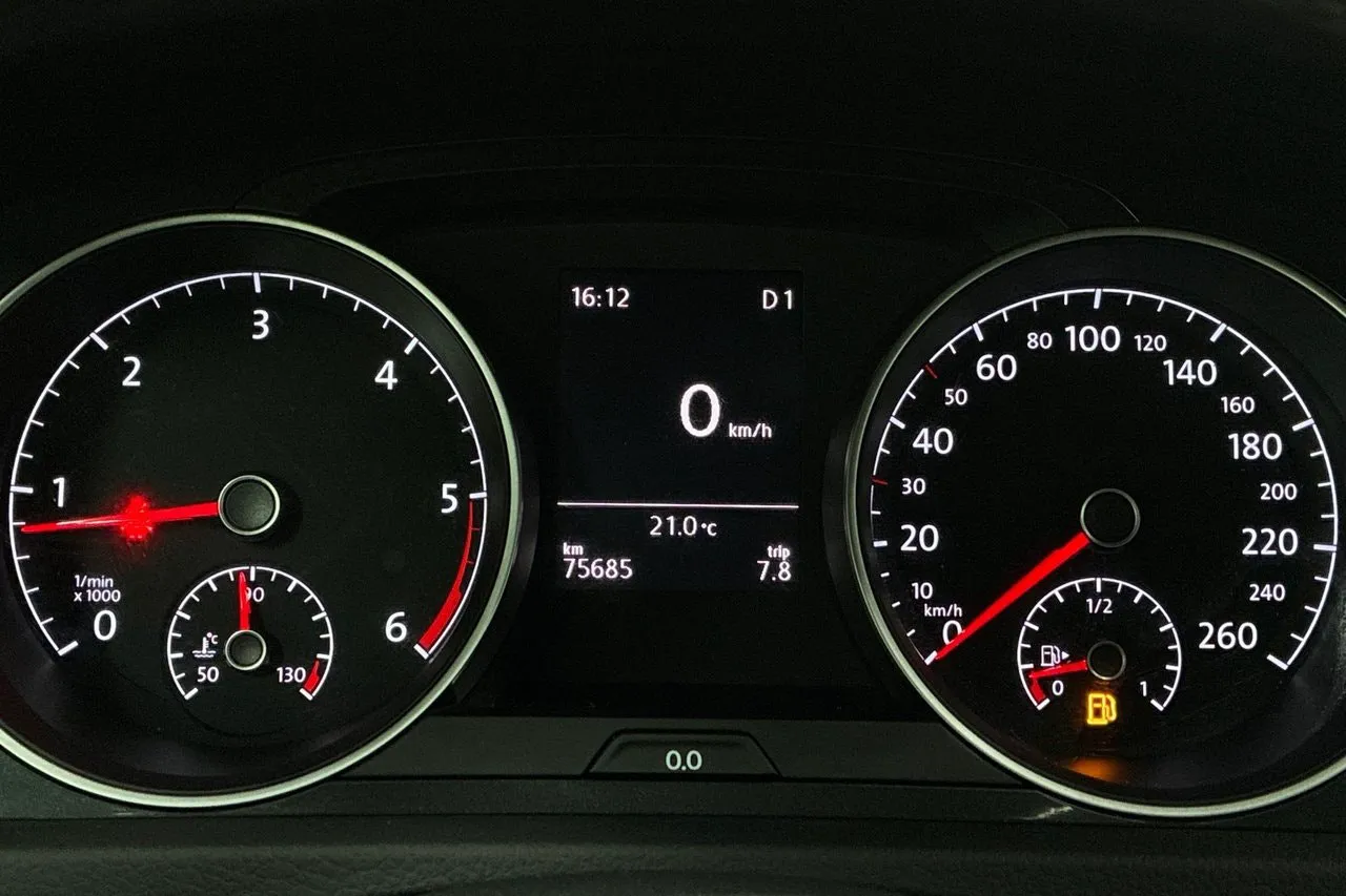 Vehicle image 16