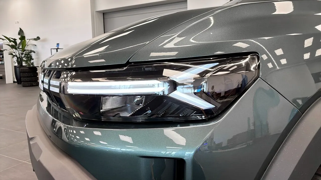 Vehicle image 21