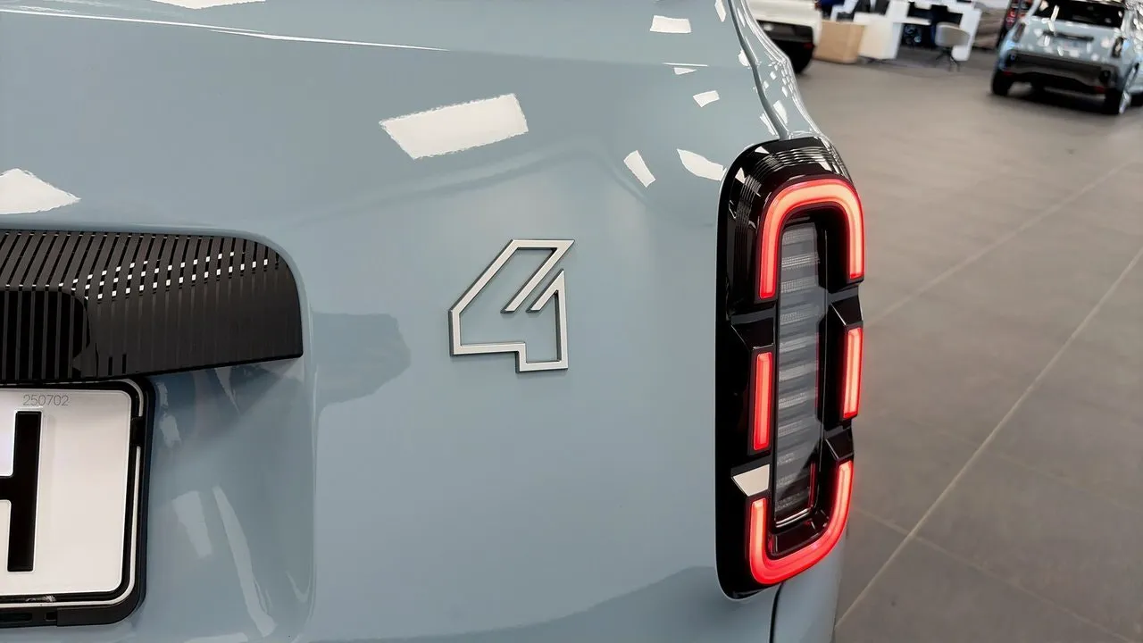Vehicle image 21