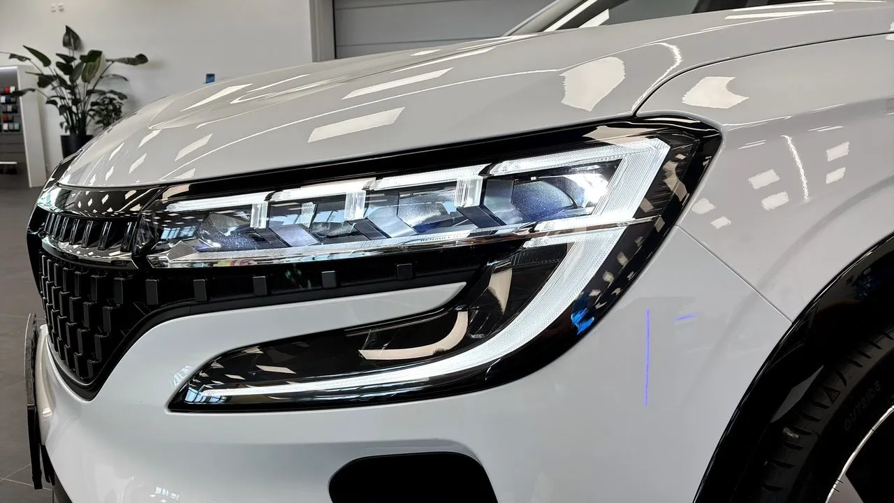 Vehicle image 21