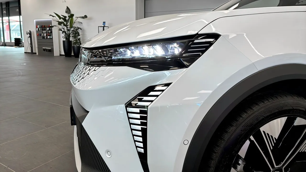 Vehicle image 21
