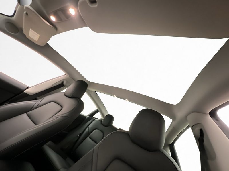 Tesla Model 3 bild 12