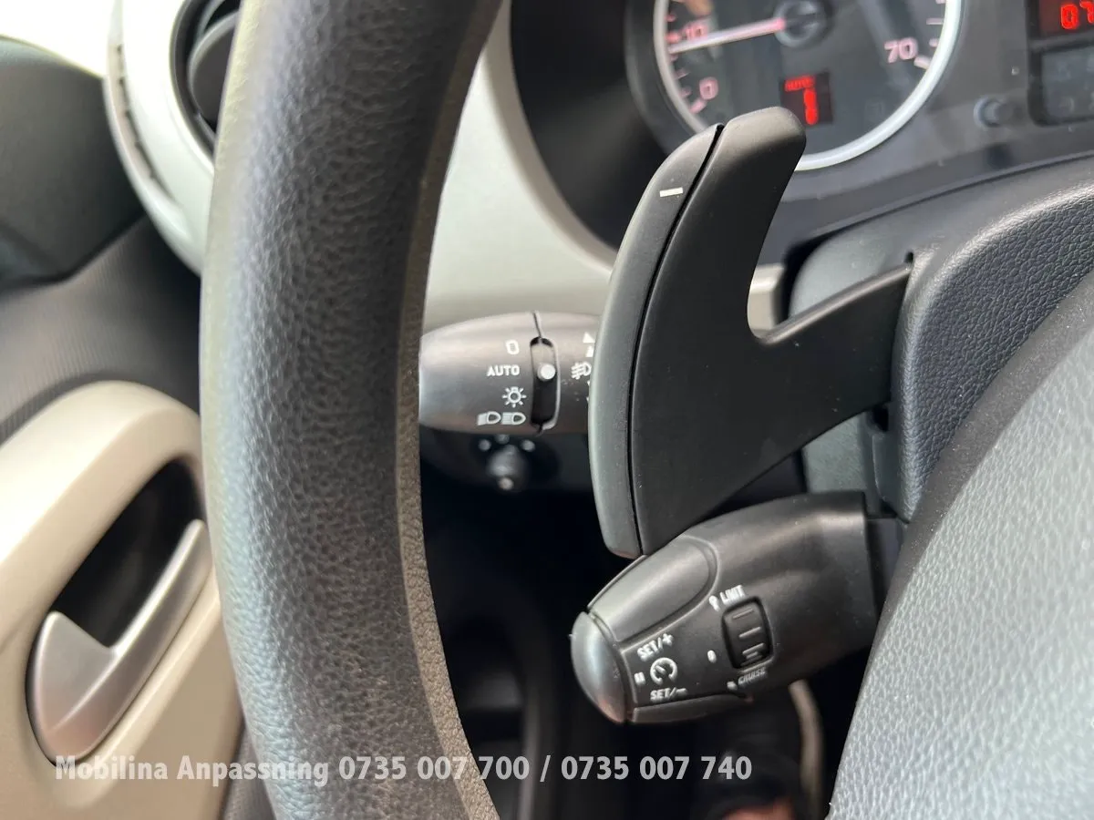 Vehicle image 32