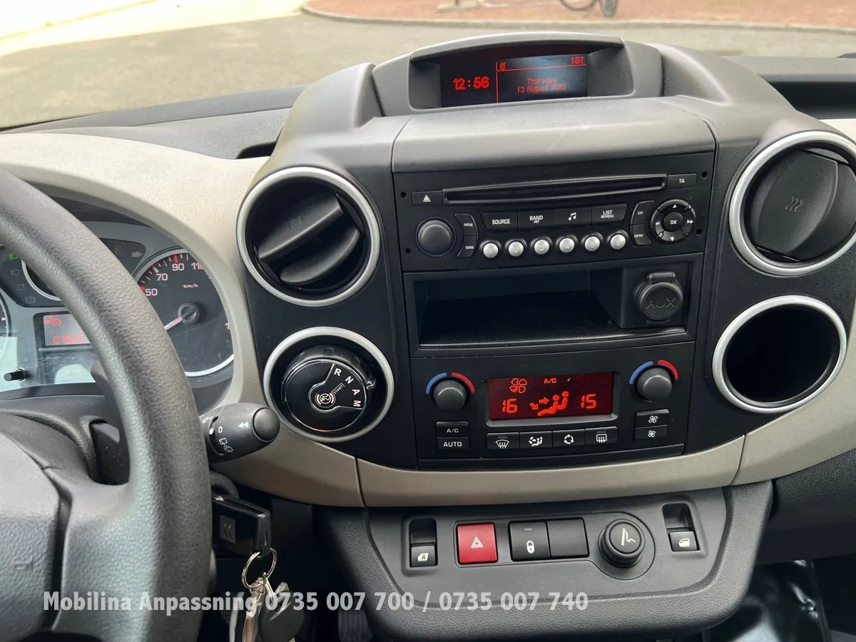 Vehicle image 29