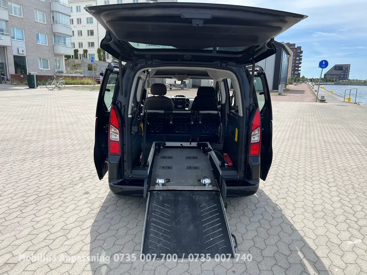 Vehicle image 22