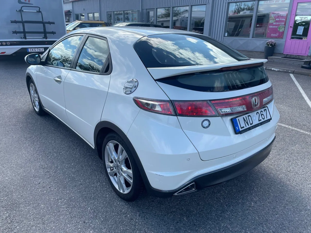 Vehicle image 6