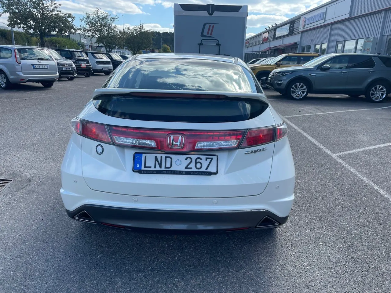 Vehicle image 5