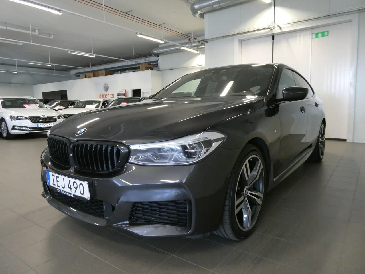 Vehicle image 15